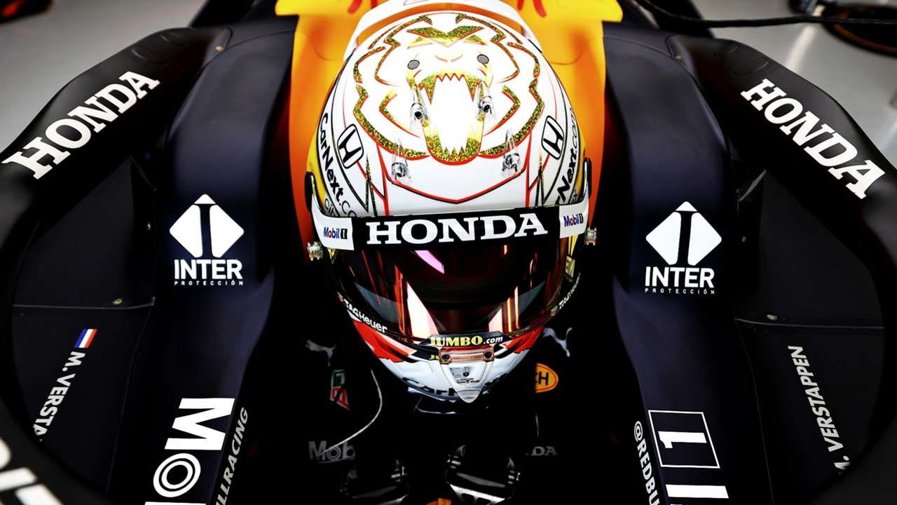 レッドブルのフェルスタッペン 白を基調 金色ライジングサンのヘルメットで3季目突入 F1 Dazn News 日本